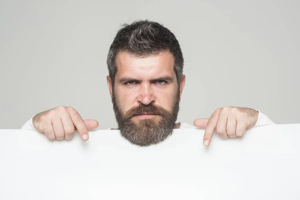 Hombre con barba larga y bigote . —  Fotos de Stock