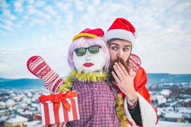 El ile ağız kapsayan şok santa adam