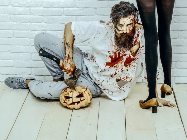 Hipster barbuto Halloween con schizzi di sangue rosso — Foto Stock