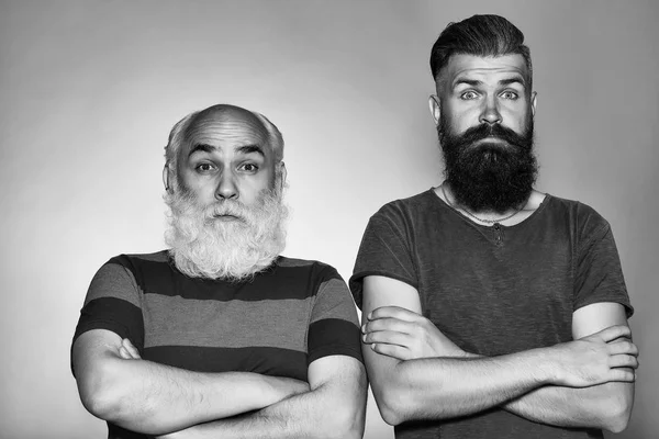 Hombres barbudos viejos y jóvenes — Foto de Stock