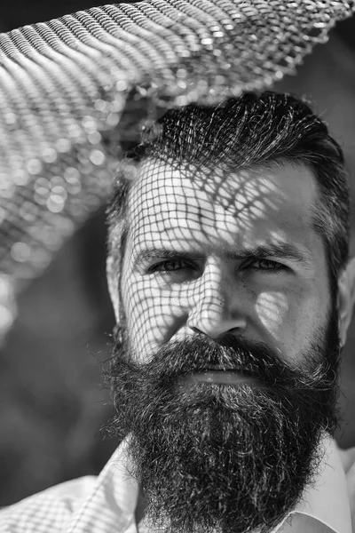 Hombre barbudo a la luz del sol — Foto de Stock