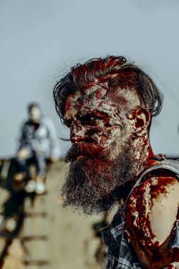 Cadılar Bayramı adam kanlı sakal ve saç