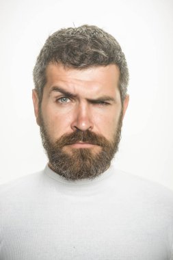 Adam uzun sakal ve bıyık.