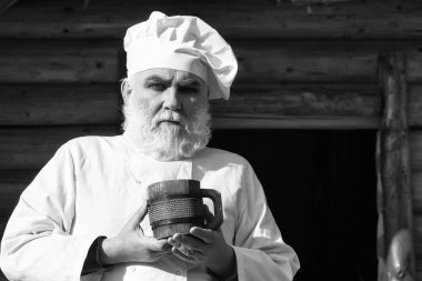 Sakallı cook ile ahşap Kupası