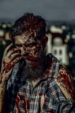 Cadılar Bayramı adam kanlı sakal ve saç
