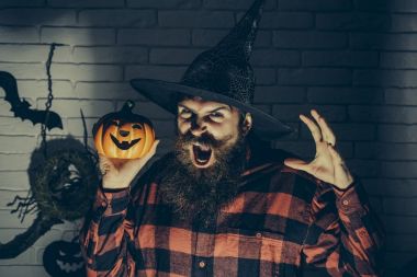 Cadılar Bayramı hipster cadı şapkalı korkunç yüzü