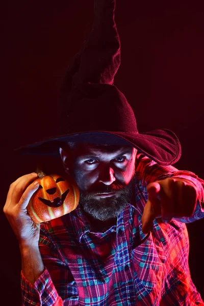 Illuminazione magica di Halloween e jack o lanterna — Foto Stock