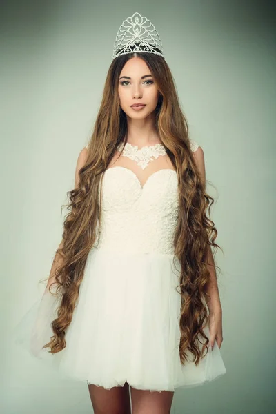 Beauty salon and wedding fashion. — Stock Photo, Image