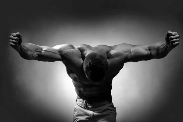 Hombre muscular con cuerpo sexy — Foto de Stock