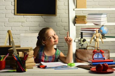 Çocuğu renkli ileti örneği ile yeni bir fikir var.