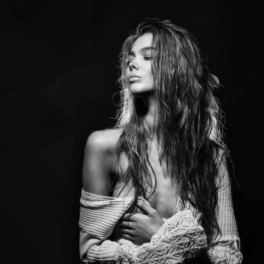 uzun saçlı seksi kadın