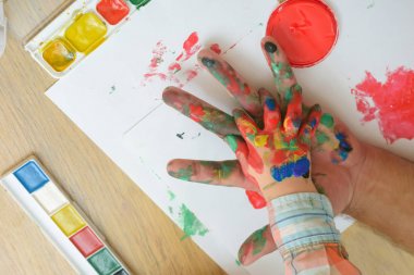 Bakım, aşk veya evlat edinme kavramı.