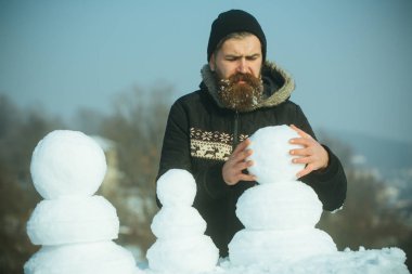 Kardan adam aile beyaz kar yaptı