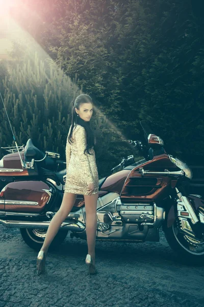 Kadın ve motosiklet