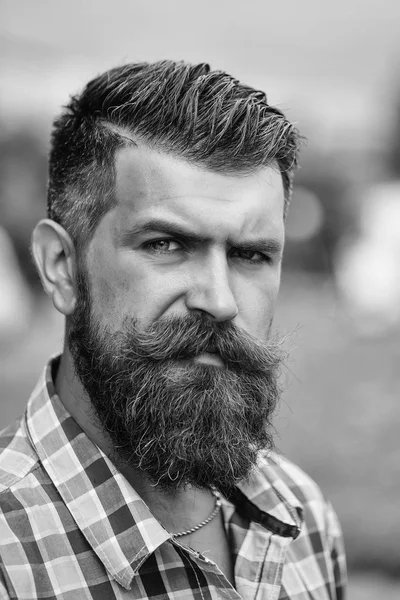 Заморожений бородатий чоловік на вулиці — стокове фото