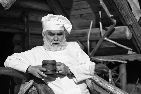 Sakallı cook ile ahşap Kupası