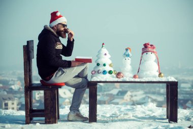 Noel Baba içme kahve kış gününde dostum