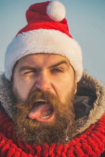 Noel Baba hipster kırmızı şapka ve atkı.