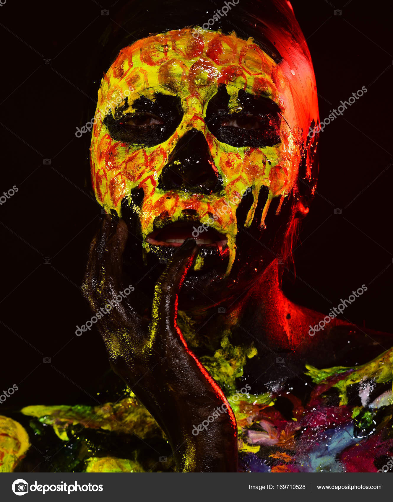 Retrato De Homem Com Maquiagem De Crânio De Halloween Foto Royalty Free,  Gravuras, Imagens e Banco de fotografias. Image 32511033