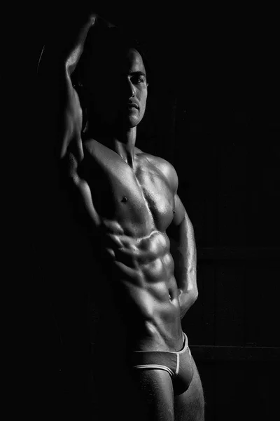 Muscolare uomo sexy — Foto Stock