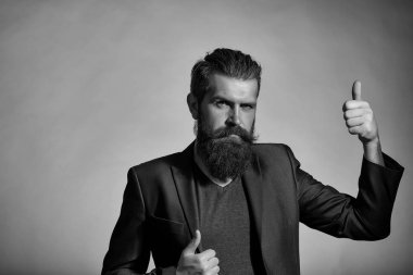 Ceketli sakallı yakışıklı adamı