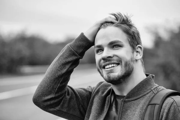 seksi gülümseyen adam