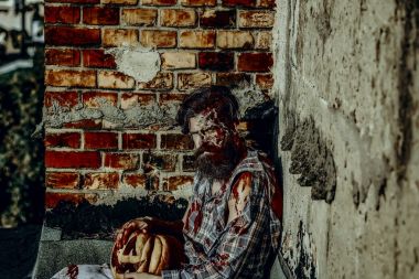 Cadılar Bayramı zombi ve jack o fener