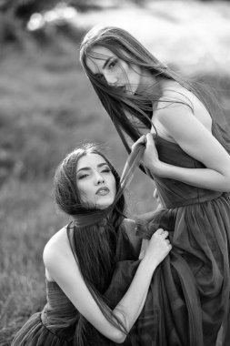 Mor elbise kadınlarda