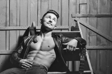 Şehvetli şık genç adam