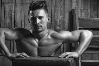 Adam ve takım elbise