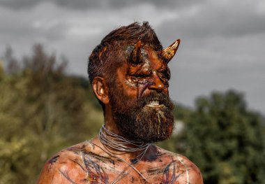 Cadılar Bayramı şeytan adam sakallı