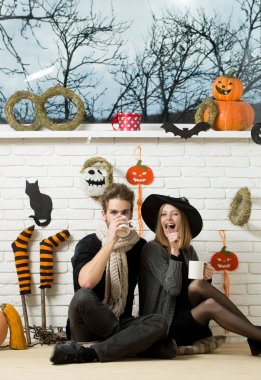 Cadılar Bayramı maço eşarp içme