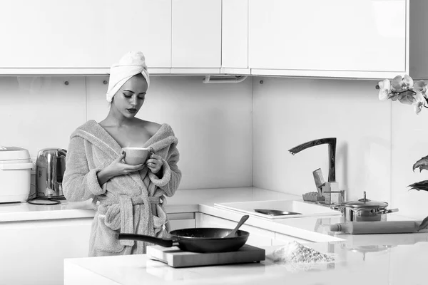 섹시 한 요리 여자 — 스톡 사진