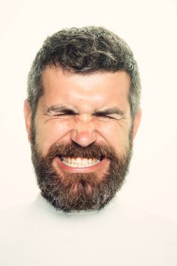 Adam uzun sakal ve bıyık.