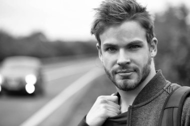 Genç çocuk sakallı