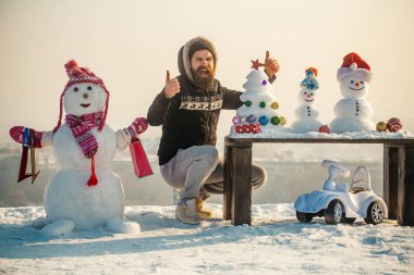 Mutlu bir adam ya da Yaşasın vererek hipster