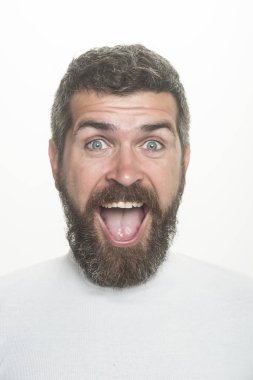 Adam uzun sakal ve bıyık.