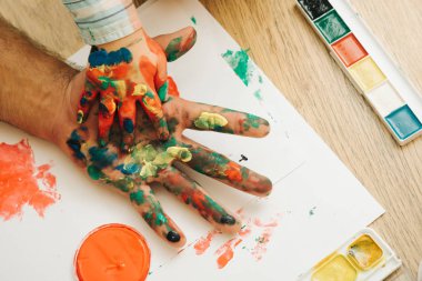 Bakım, aşk veya evlat edinme kavramı