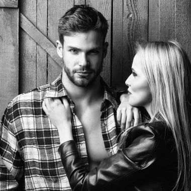 Genç şık bir çift.