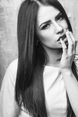 moda makyaj ve uzun saçlı çok seksi kadın yüzü