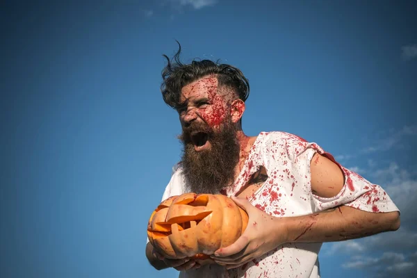 Hipster di Halloween con sangue rosso urlando arrabbiato . — Foto Stock