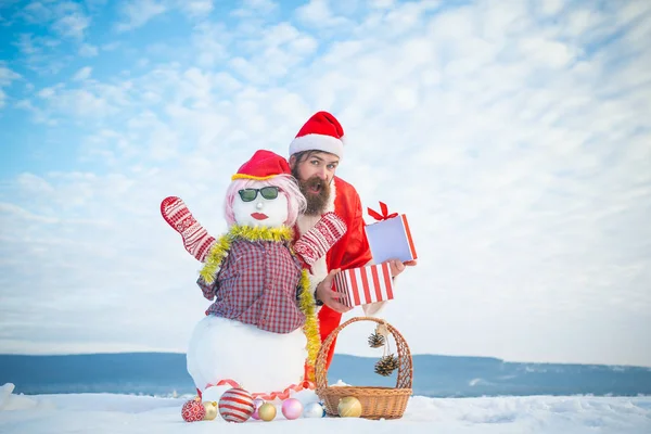 Verrast man aanwezig doos xmas — Stockfoto