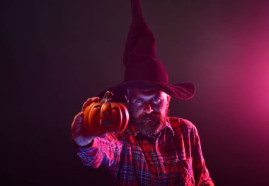 Cadılar Bayramı adam sakallı ve jack o fener ile