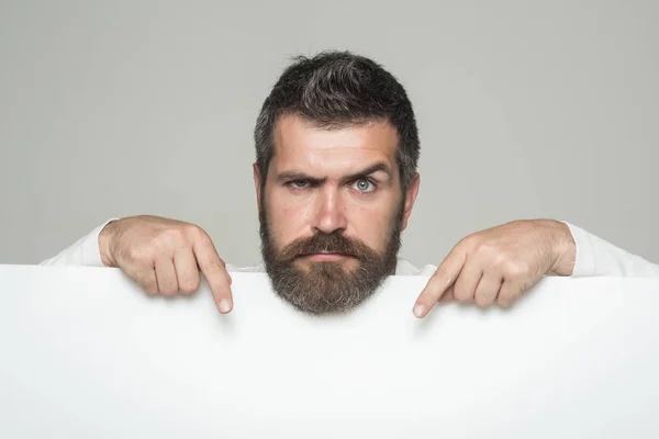 Homem com barba longa e bigode . — Fotografia de Stock