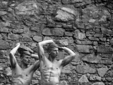 Taşlı duvar Kas İkizler