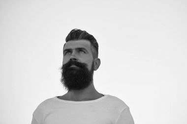 Sakallı adam açık