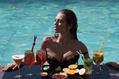 İçecek, gıda ve mutluluk.