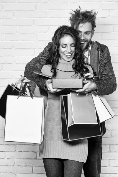 Happy couple after shopping — Stock Photo, Image