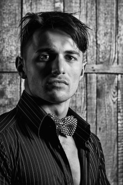 Gömlek ve kravat adam