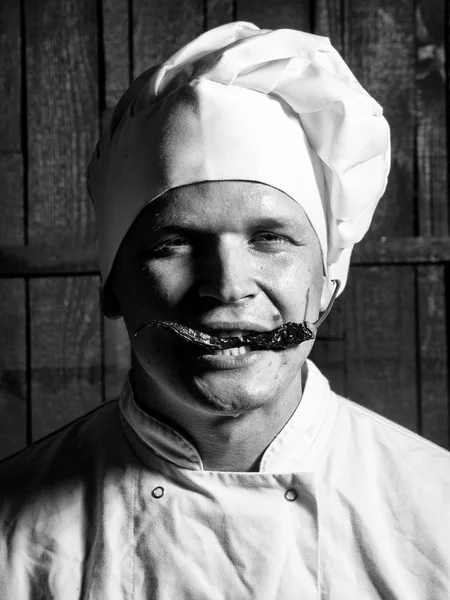 Chef with chili pepper — Stock Photo, Image